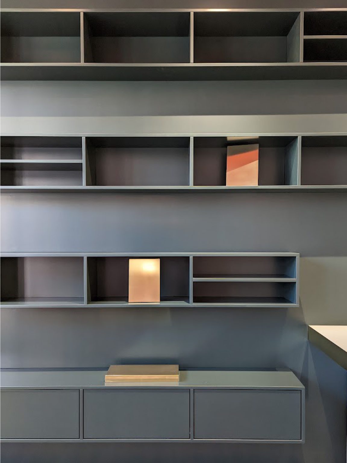 Buchhandlung display messing regal