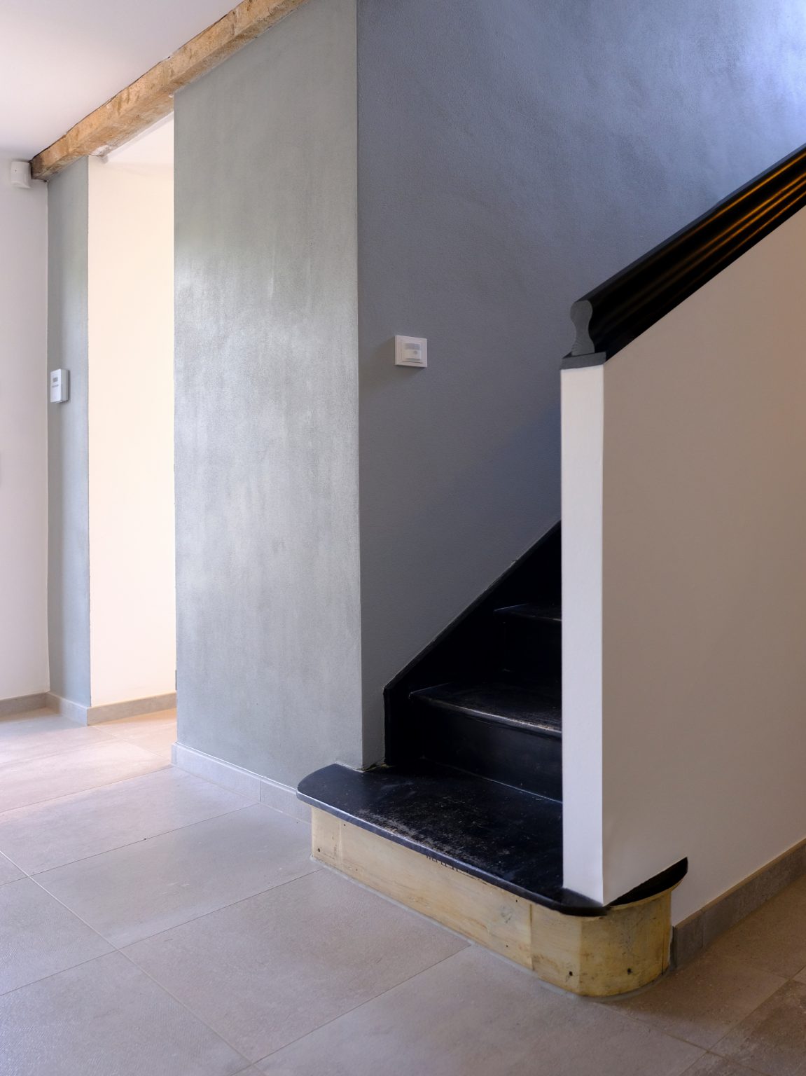 Treppe handlauf schwarz restaurierung